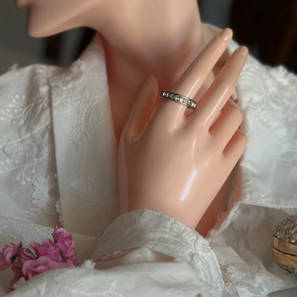 ⚜️ Elegant 18K Gold Plated Ring with Clear Zirconia 💎 - Picture 3 of 3